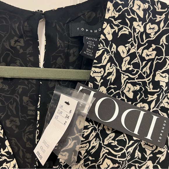 TOPSHOP Ruched Detail V-Neck Dress - Picture 10 of 14